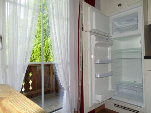 Einrichtungsdetail: Kühlschrank mit Gefrierfach
