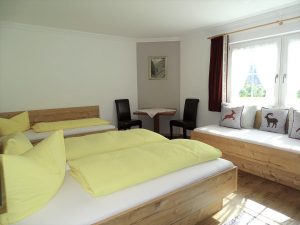 Schlafzimmer 1 von 2 Apartment Edelweiss